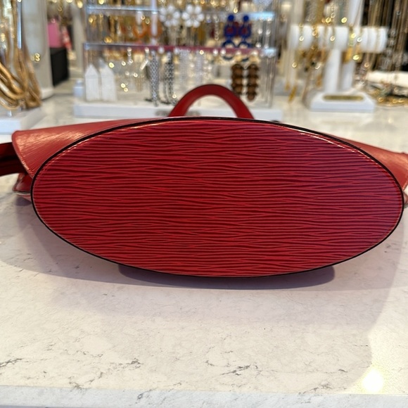 Authentic Louis Vuitton Epi Leather Saint Jaques shoulder bag - Picture 5 of 11